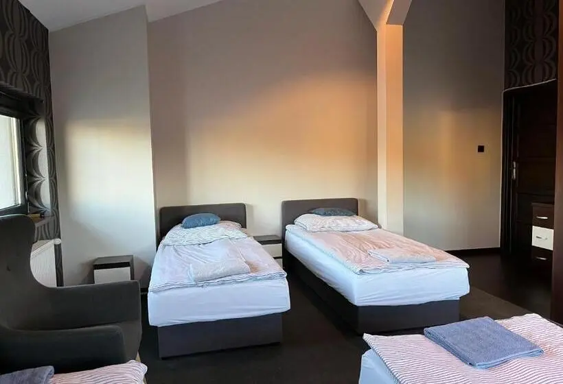 Standard Neljän Hengen Huone, Nad Lewiatanem