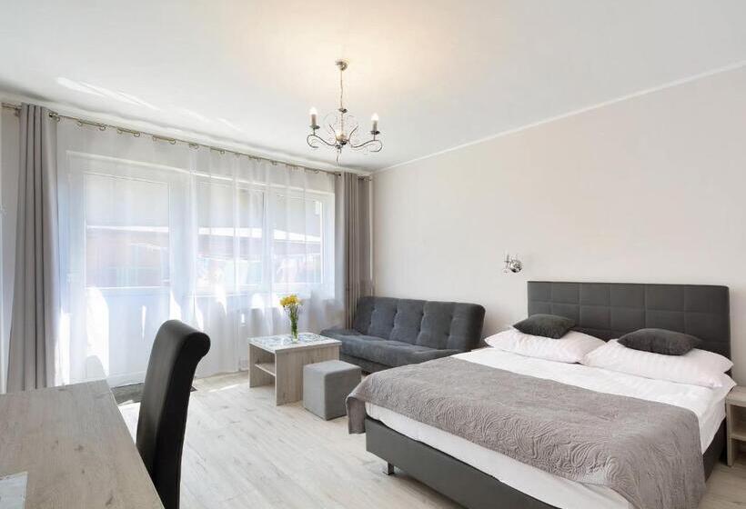 חדר סטנדרט לשלושה עם טרסה, Arka   Pokoje Z Osobnymi Wejściami Na Parterze