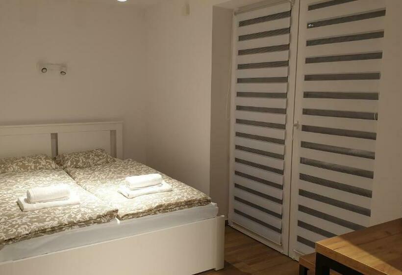 テラス付き1ベッドルームアパートメント, Dom Pod Groniem