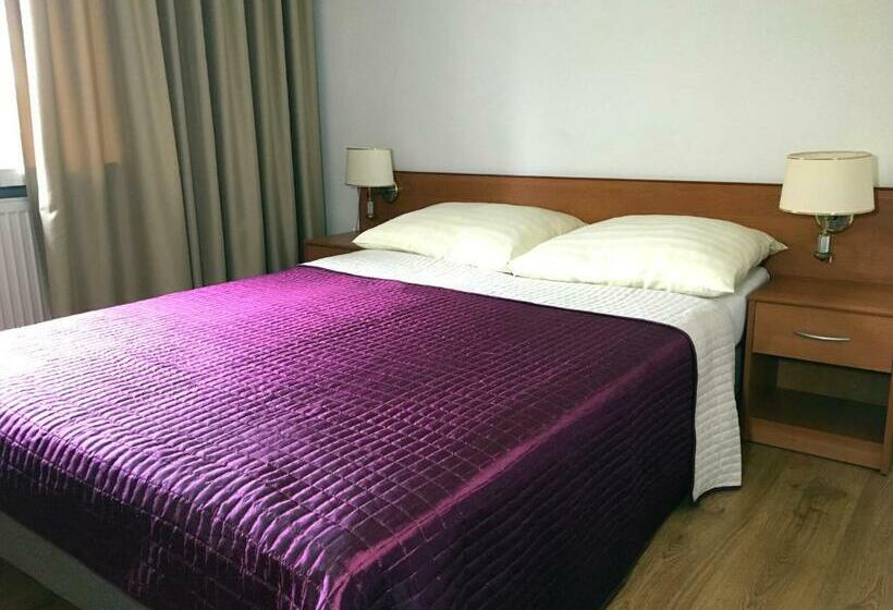 スタンダードルーム, Willa Baltazar