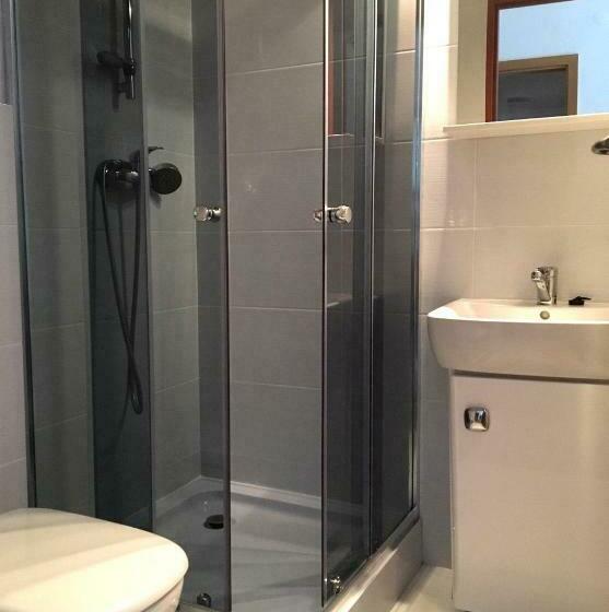 バス共有のスタンダードルーム, Willa Baltazar