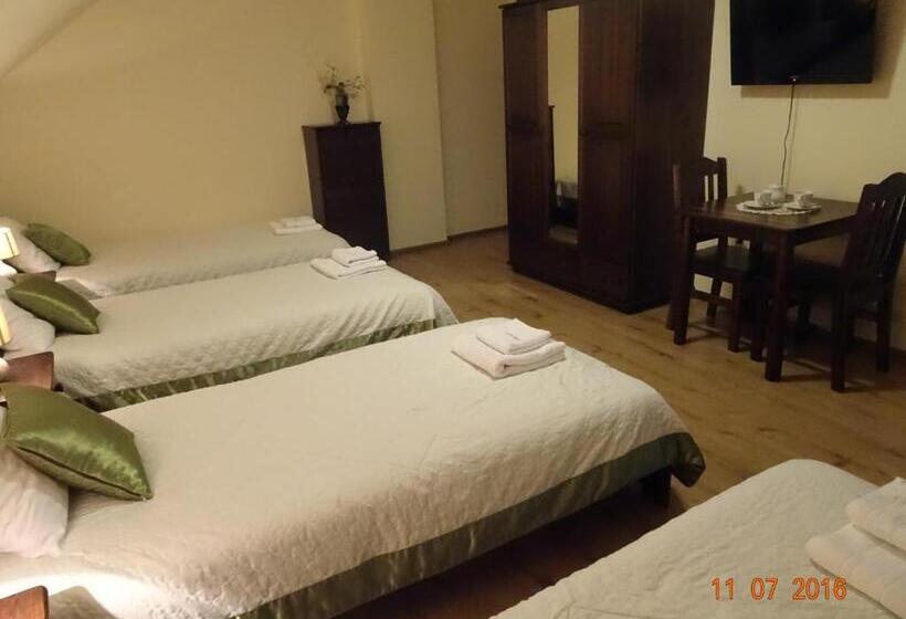 Четырехместный Номер Стандарт с Балконом, Willa Złoty Ogród