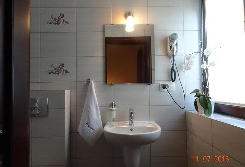 Четырехместный Номер Стандарт с Балконом, Willa Złoty Ogród