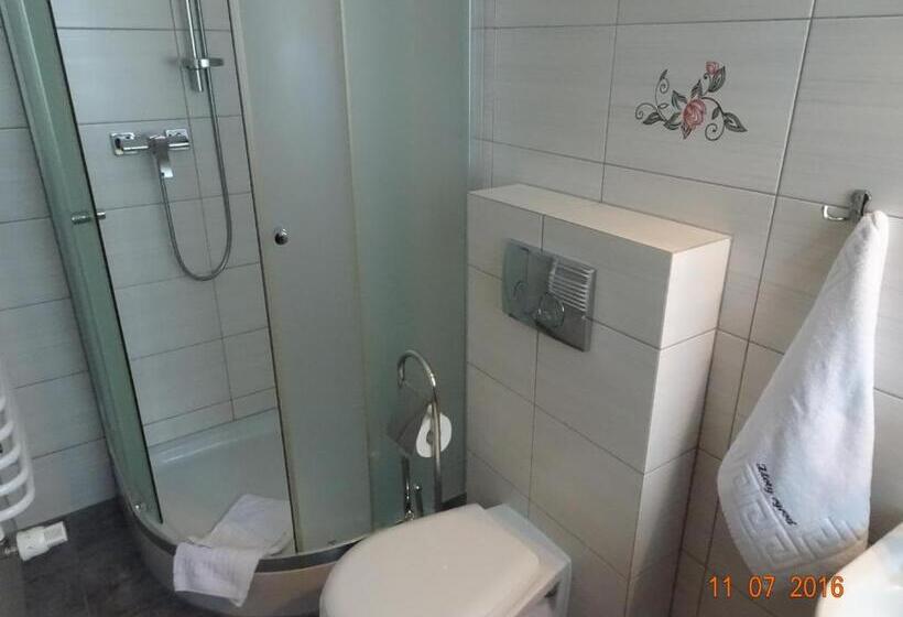 Четырехместный Номер Стандарт с Балконом, Willa Złoty Ogród