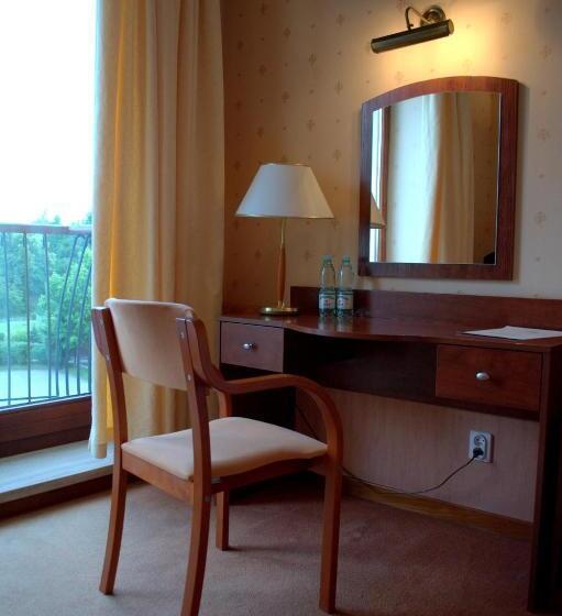 غرفة قياسية, 4 Pory Roku Restauracja I Nocleg