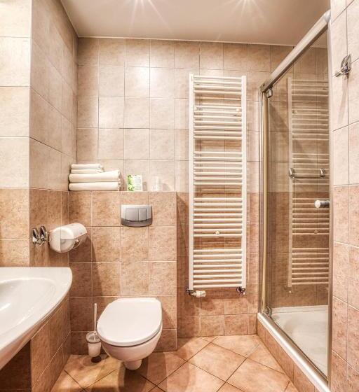 غرفة قياسية, 4 Pory Roku Restauracja I Nocleg