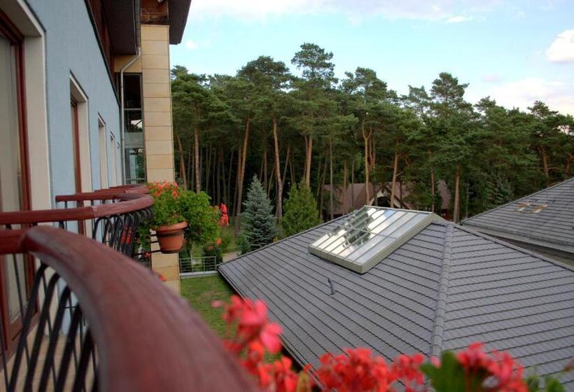 جناح عائلي, 4 Pory Roku Restauracja I Nocleg