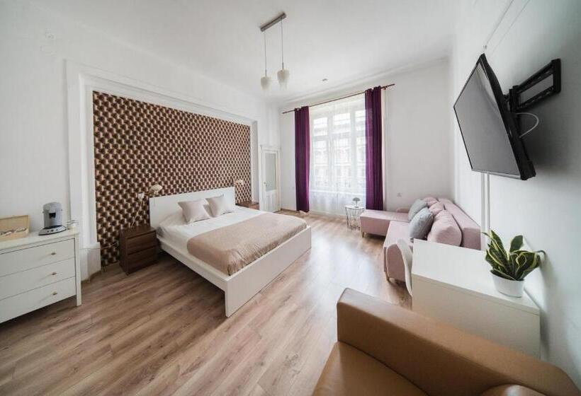 Номер Deluxe, Roller Apart