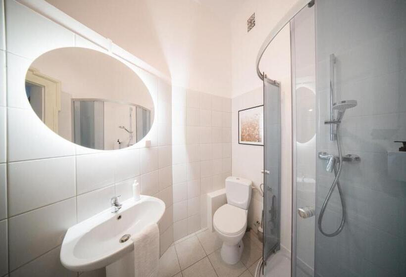 Номер Economy, Roller Apart