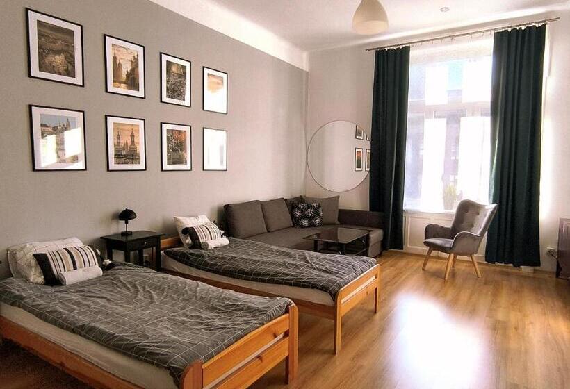 اتاق اکونومی, Roller Apart