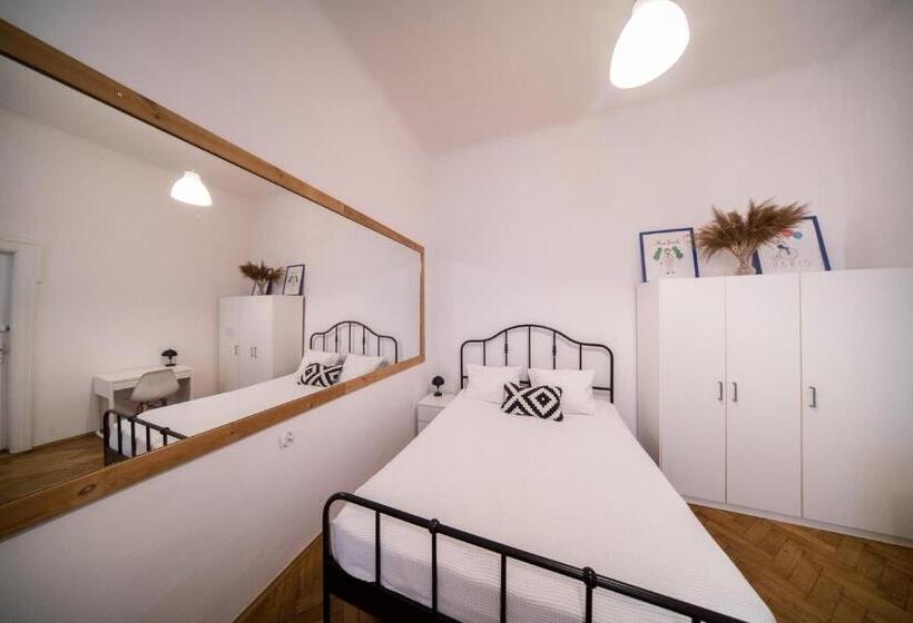 Студио Стандарт Кровать Кинг, Roller Apart