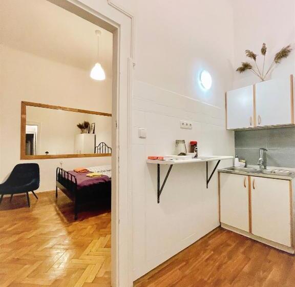 Студио Стандарт Кровать Кинг, Roller Apart