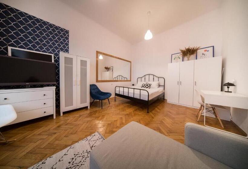 Студио Стандарт Кровать Кинг, Roller Apart