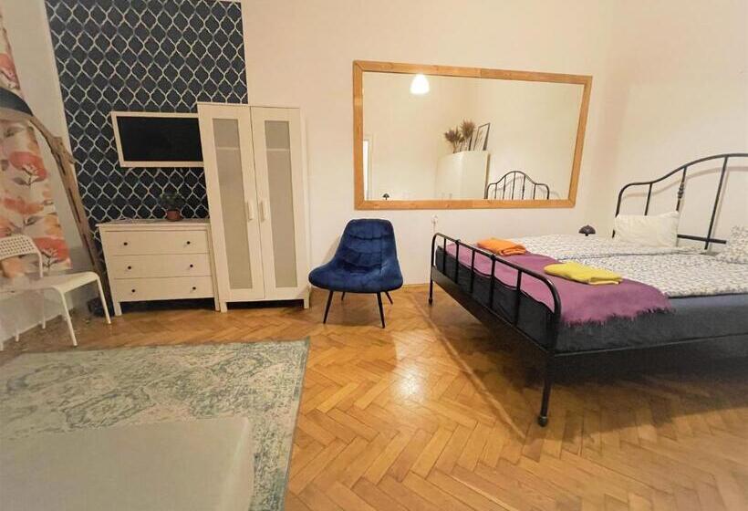 Студио Стандарт Кровать Кинг, Roller Apart