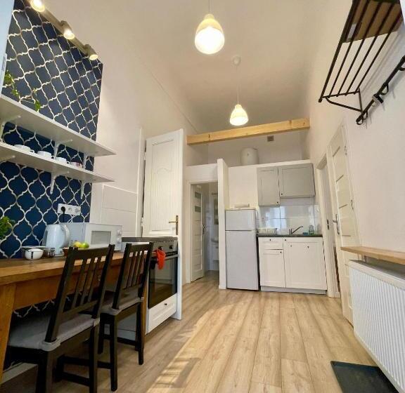 Апартаменты 1 Спальня Нижний Этаж, Roller Apart