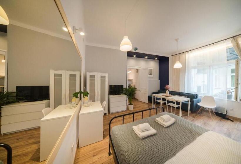 Апартаменты 1 Спальня, Roller Apart