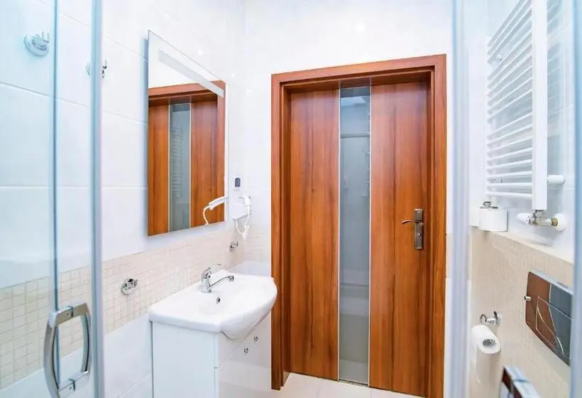 Huoneisto 2 Makuuhuonetta, Pod Wzgórzem Bed & Breakfast
