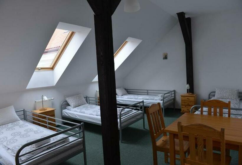 غرفة قياسية ثلاثية مطلة علي الحديقة, Pokoje Gościnne Domu Pielgrzyma W Supraślu