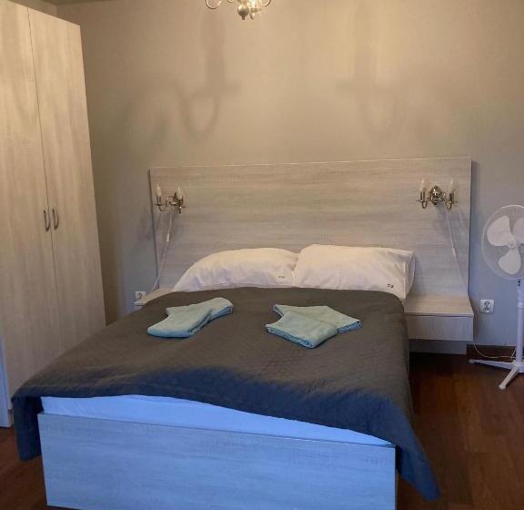 家庭间, Restauracja  Zajazd Trzech Braci