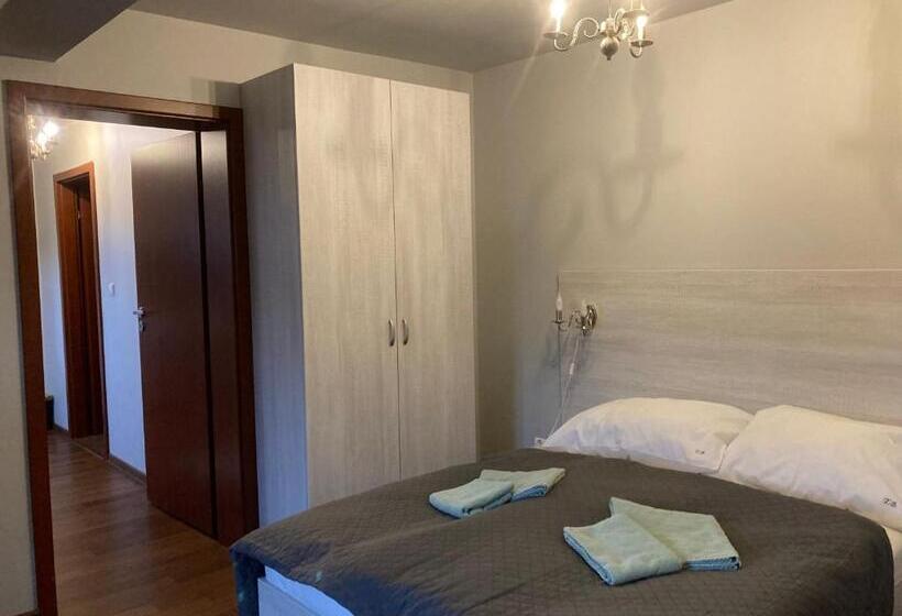 家庭间, Restauracja  Zajazd Trzech Braci