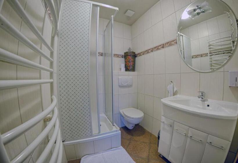 高级家庭房间, Restauracja  Zajazd Trzech Braci