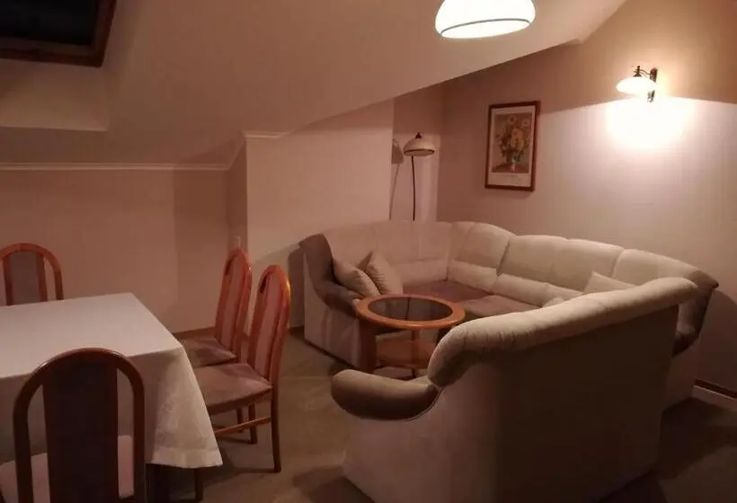 Huoneisto 1 Makuuhuone Parveke, Zajazd Podjadek