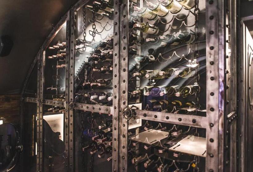 اتاق استاندارد, Apartamenty Siedem Komnat Siedmiu Mistrzów