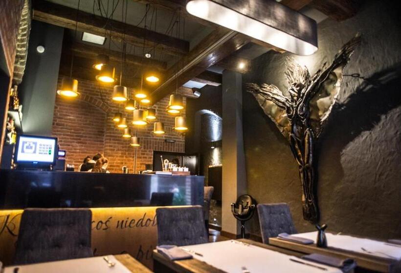 اتاق استاندارد, Apartamenty Siedem Komnat Siedmiu Mistrzów