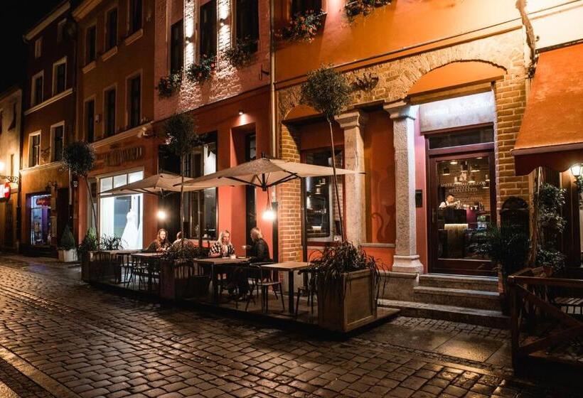 اتاق استاندارد, Apartamenty Siedem Komnat Siedmiu Mistrzów