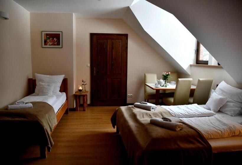 スタンダード４人部屋, Gościniec Pod Lubomirem