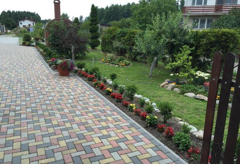 חדר סטנדרט לשלושה, Pod Kasztanem