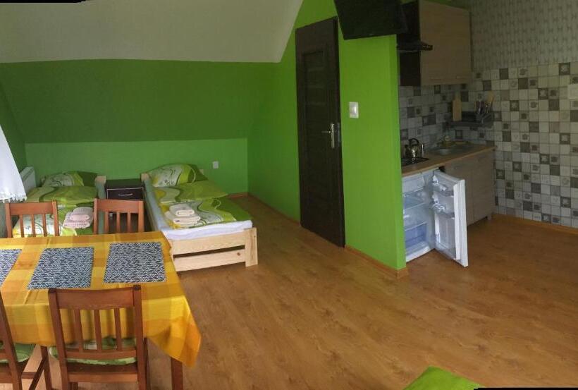 חדר סטנדרט לארבעה, Pod Kasztanem