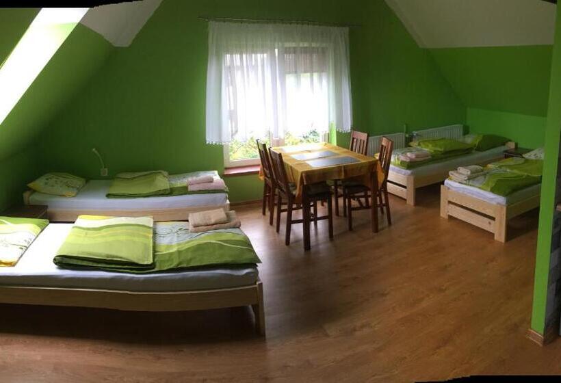 חדר סטנדרט לארבעה, Pod Kasztanem