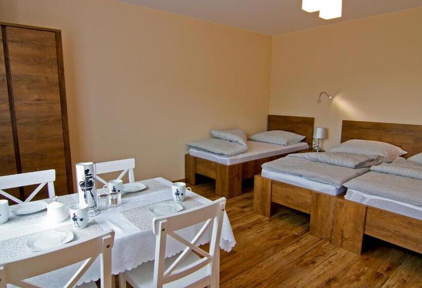 חדר סטנדרט לארבעה, Pod Kasztanem