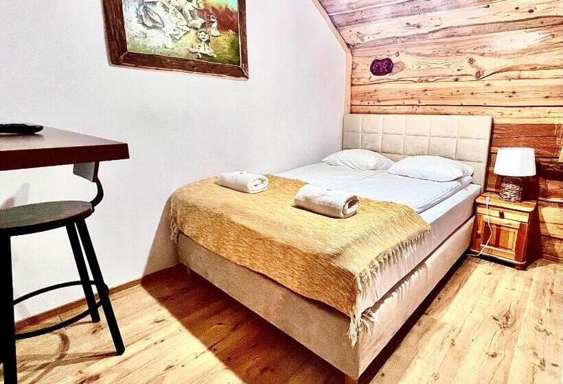 スタンダードルーム, Troll