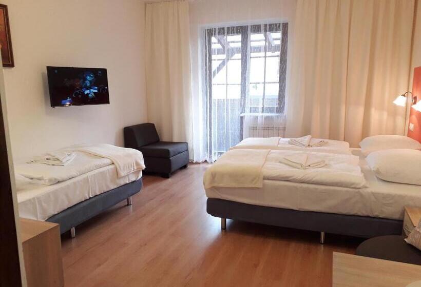 Трехместный Номер Стандарт с Балконом, Villa Cassia