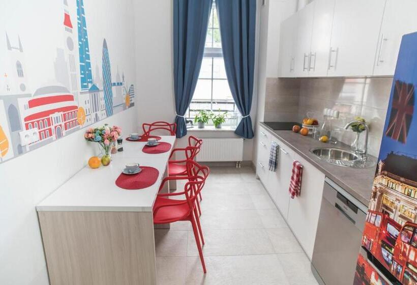 Quarto Triplo Estandar Banheiro Compartilhado, Hostel Night O Clock   Restauracja, Parking I Darmowa Siłownia