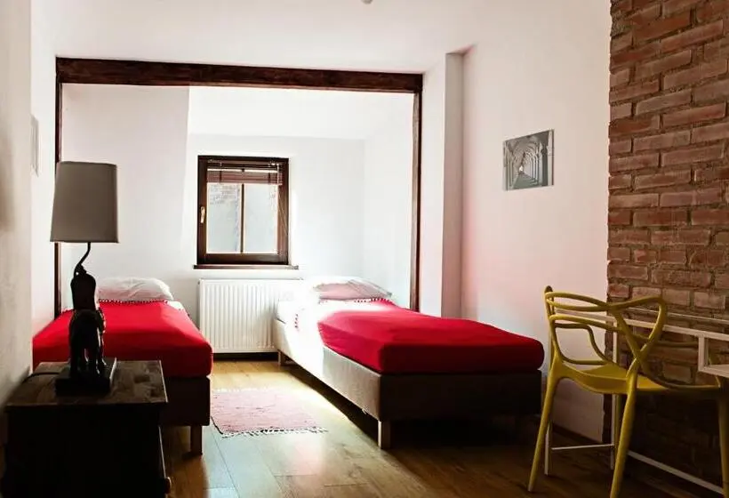 バス共有のスタンダードルーム, Hostel Starówka