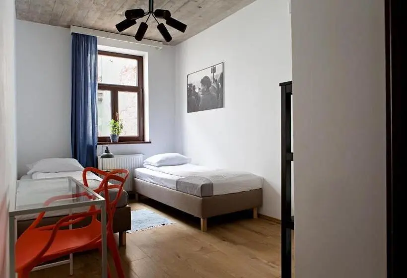 バス共有のスタンダードルーム, Hostel Starówka
