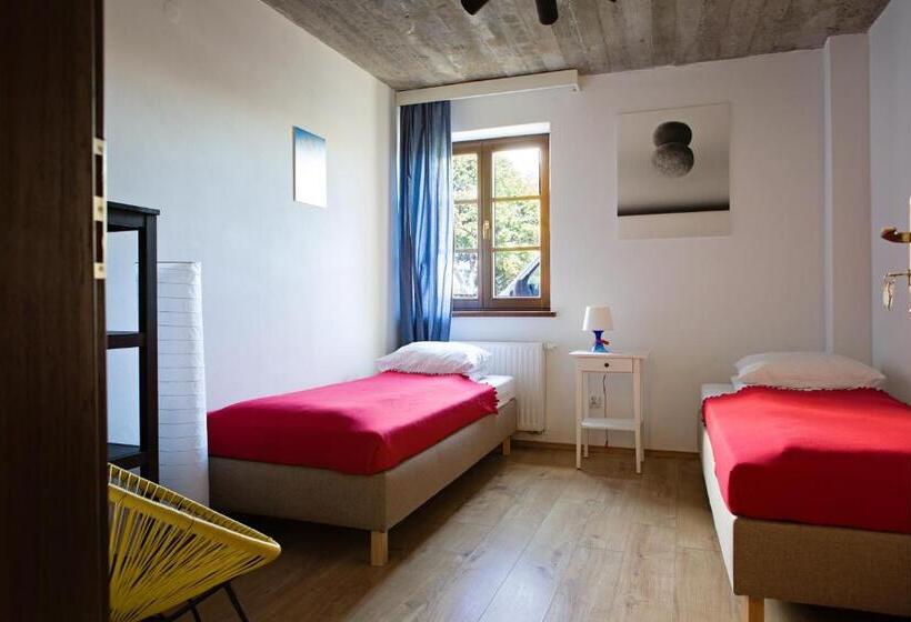 اتاق استاندارد با سرویس بهداشتی مشترک, Hostel Starówka