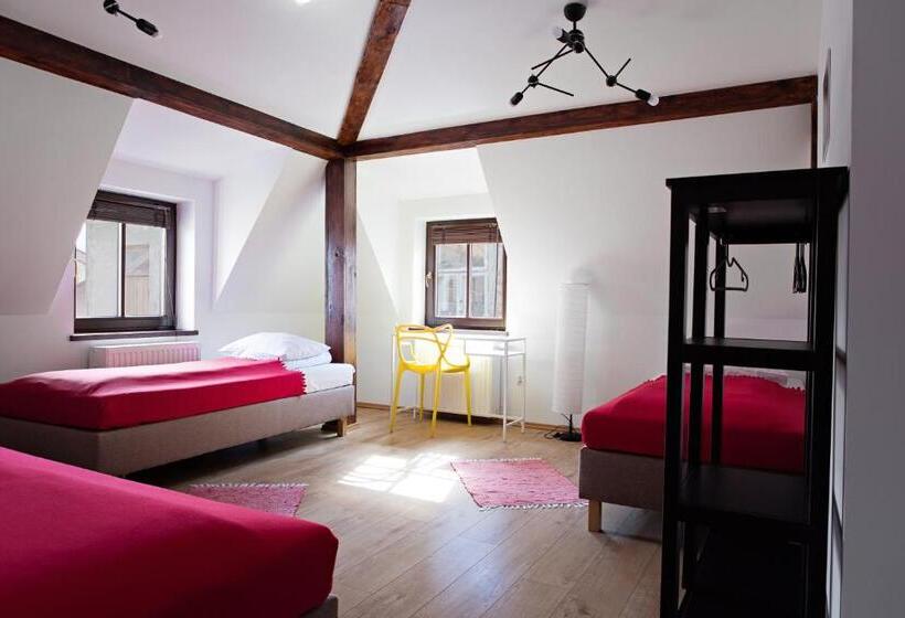 Трехместный Номер Стандарт Совместная Ванная, Hostel Starówka