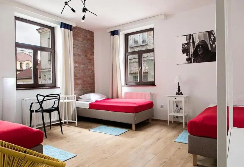 バスルーム共有のトリプルスタンダード, Hostel Starówka