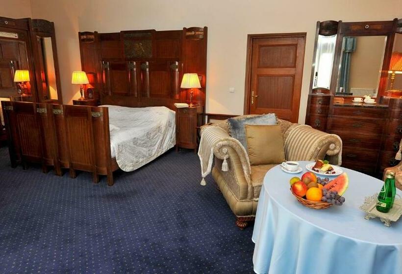 דירת חדר, Bursztynowy Pałac