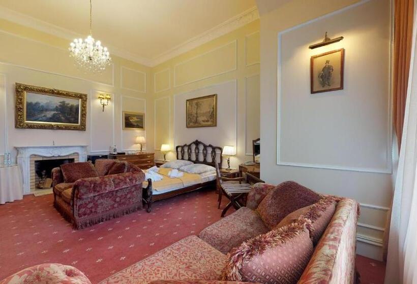 דירת חדר, Bursztynowy Pałac