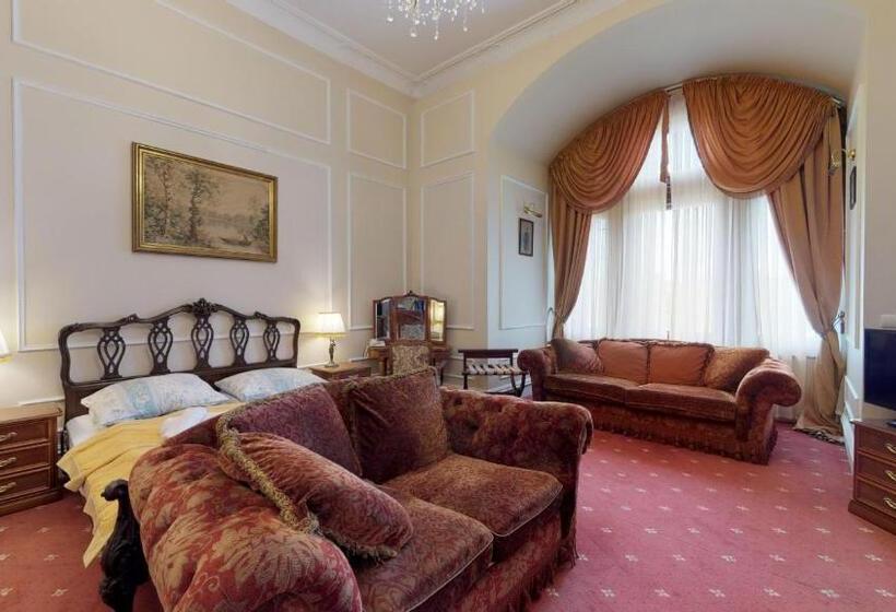 דירת חדר, Bursztynowy Pałac