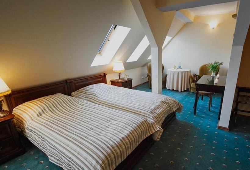 חדר יחיד בסיסי, Bursztynowy Pałac