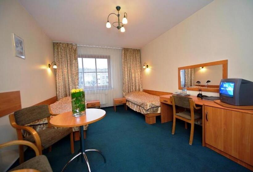 스탠다드 트리플 룸, Domino