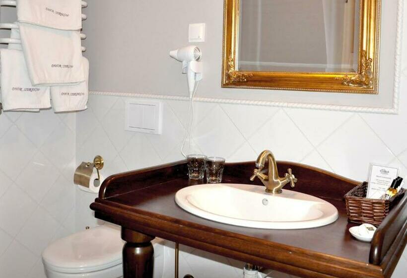 Номер Стандарт, Dwór Sieraków