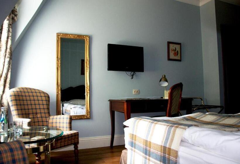 Номер Стандарт, Dwór Sieraków