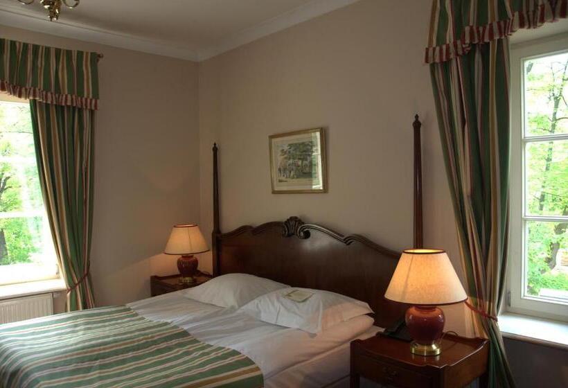 Номер Стандарт, Dwór Sieraków